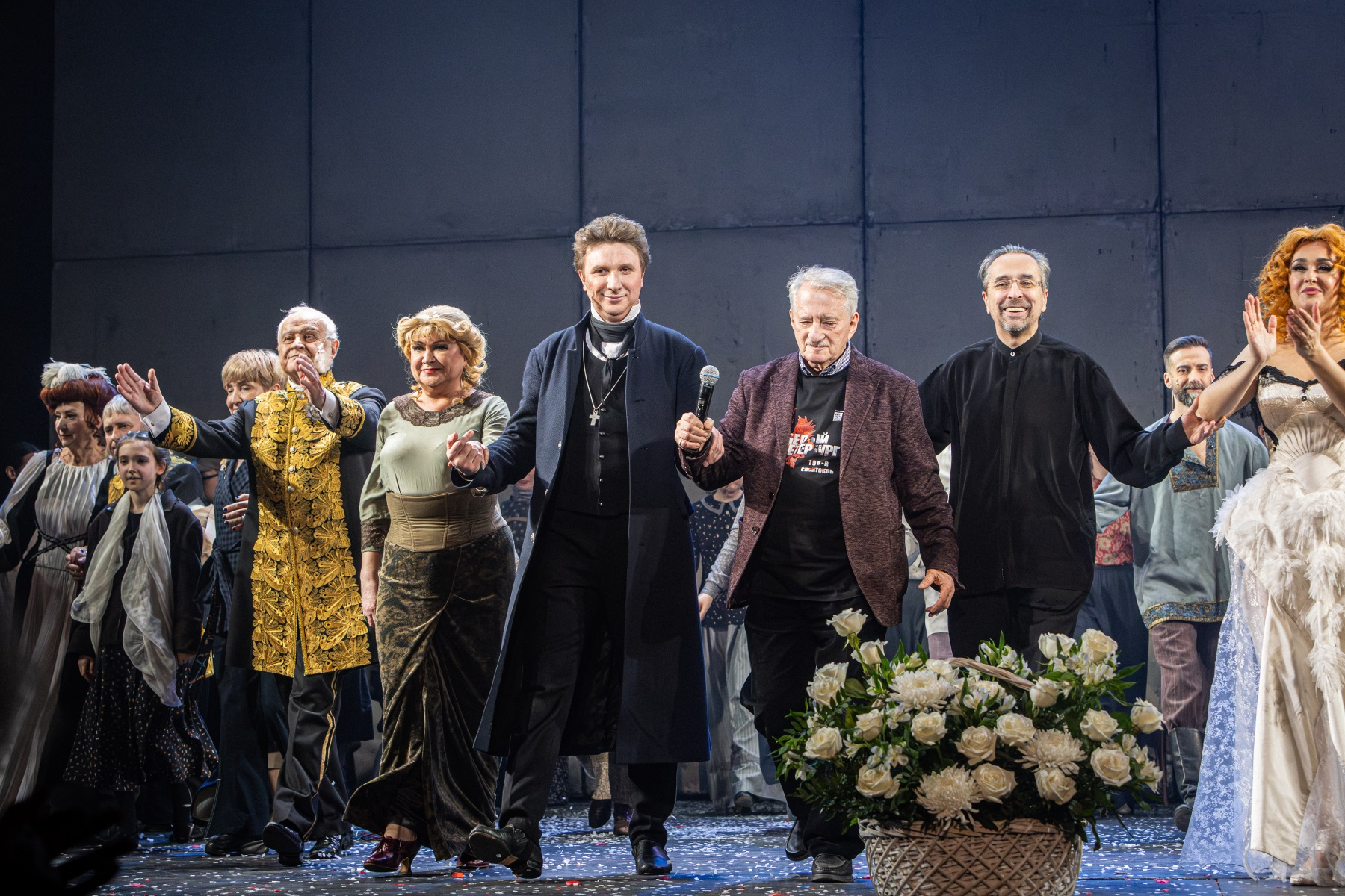 100-й показ спектакля "Белый. Петербург" 100-й показ спектакля "Белый. Петербург"